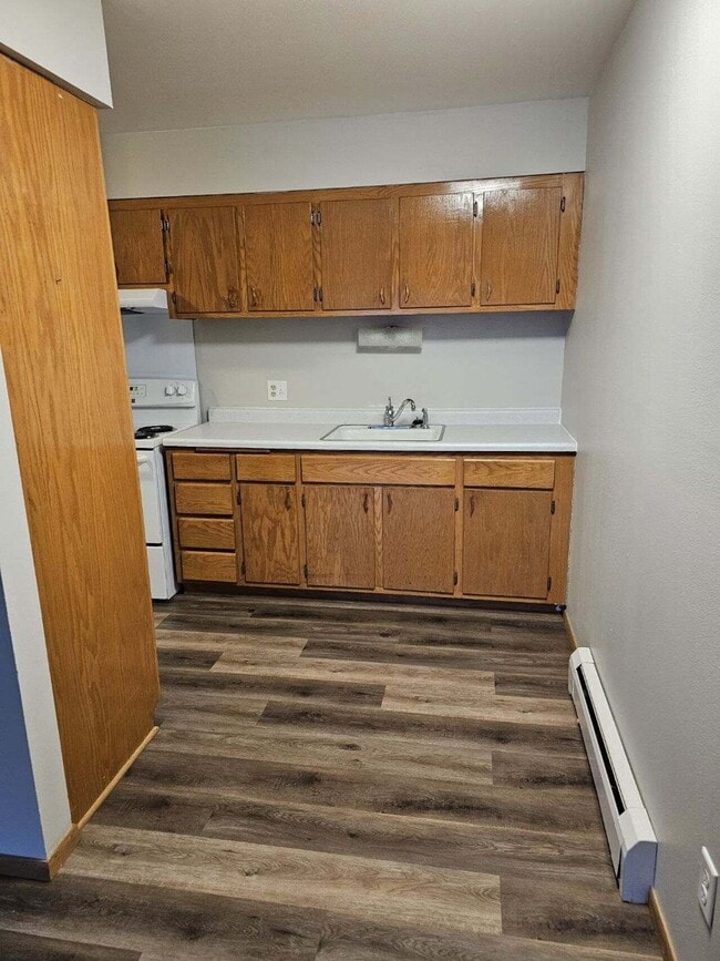 Building Photo - Carriage Hill Apartments
