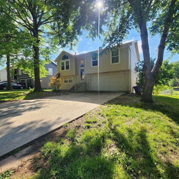 Primary Photo - New Price! Gorgeous 3 Bedroom, 2 Bathroom,...
