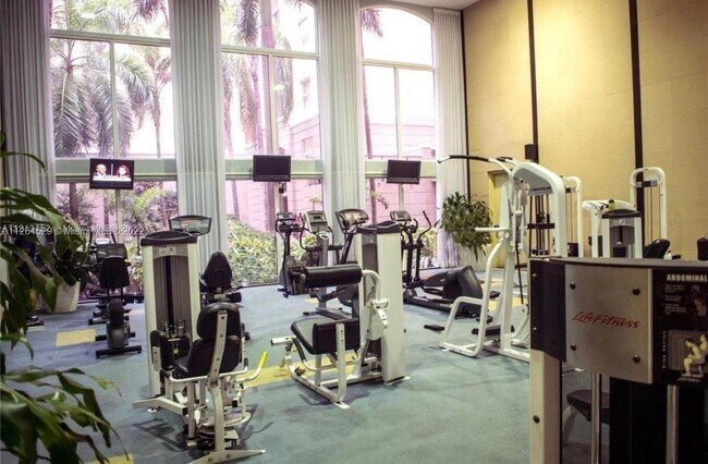 Foto del edificio - 17100 N Bay Rd