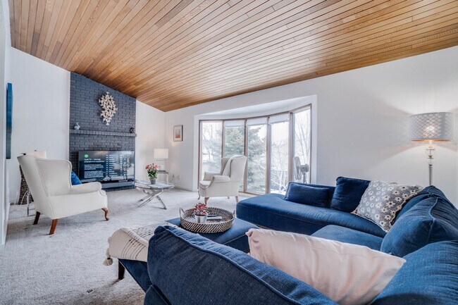 Building Photo - 4407 Whitemud Rd NW