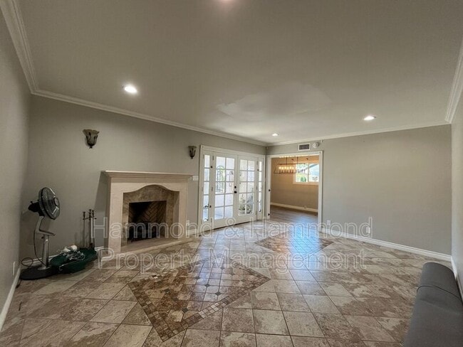 Building Photo - 15358 Leadwell St