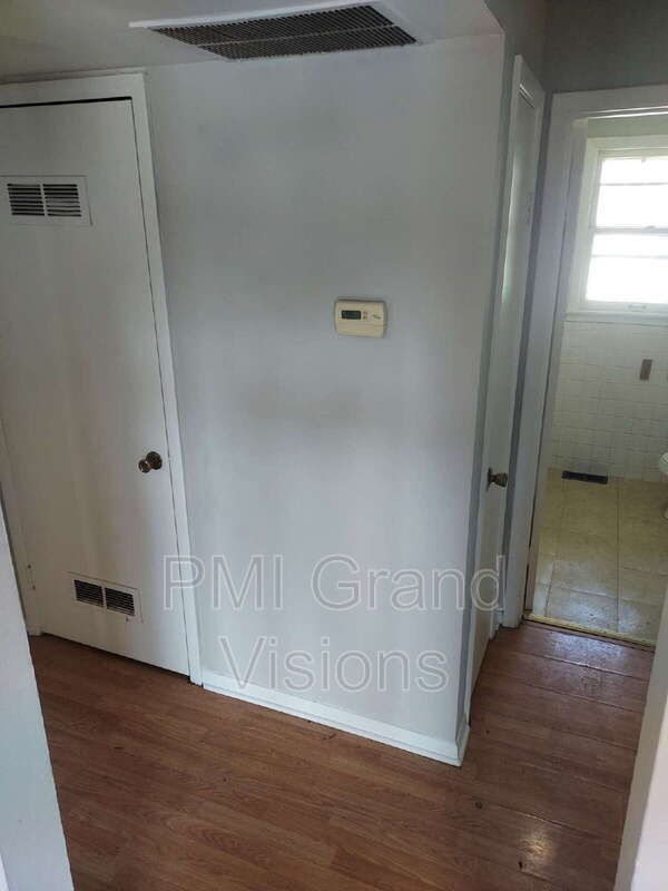 Building Photo - 340 N Monroe St