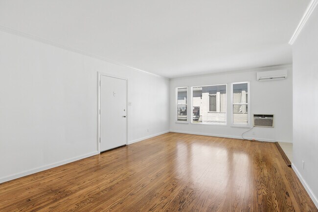 Foto del edificio - 722 1/2 N Edinburgh Ave