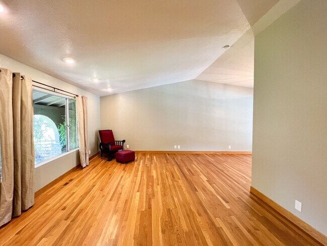 Foto del edificio - Beautiful Four Bedroom Browns Valley Home