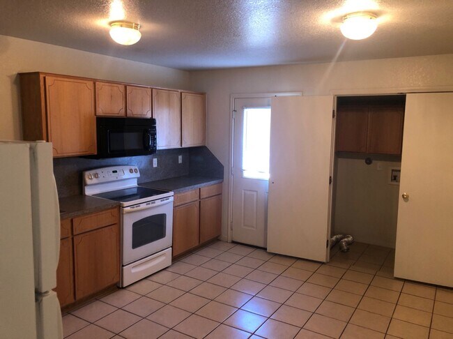 Foto del edificio - 403 Justin Ln