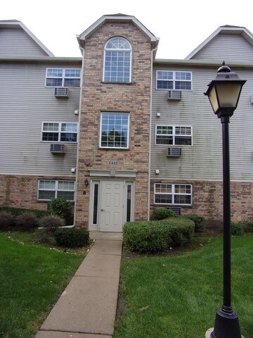 Building Photo - 1443 Spring Brook Ct