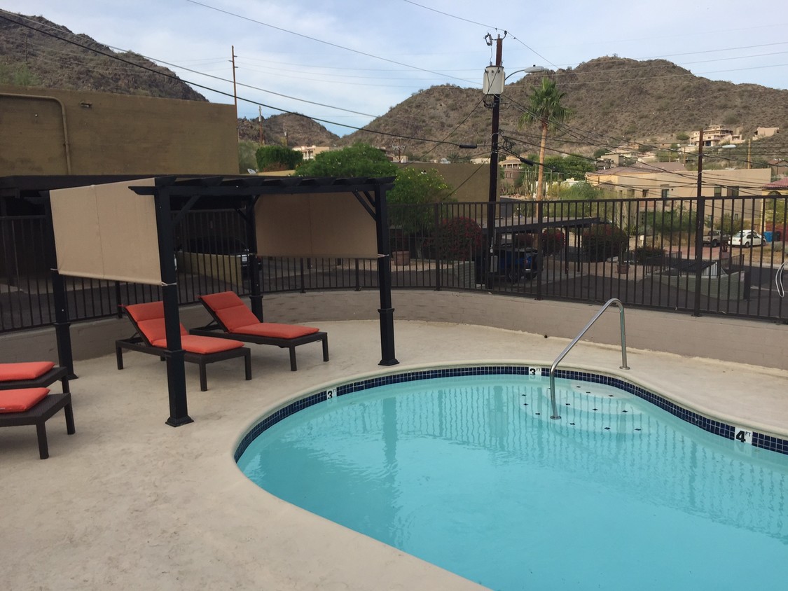 pool - 9836-10008 N Central Ave