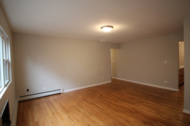 Building Photo - 1642 W Morse Ave