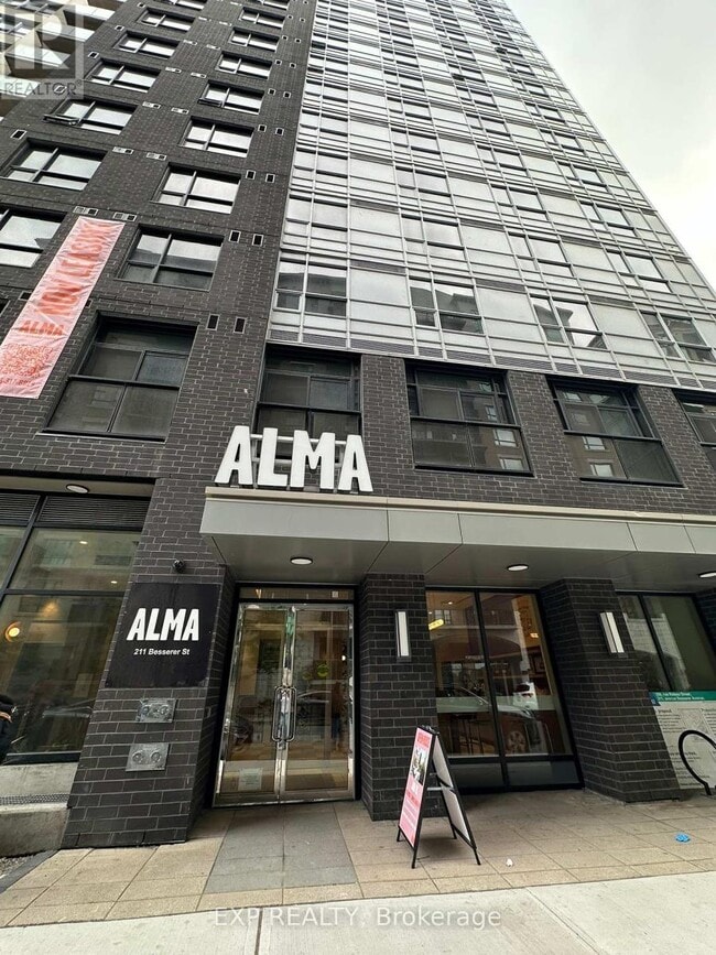 Building Photo - 211-211 Besserer St