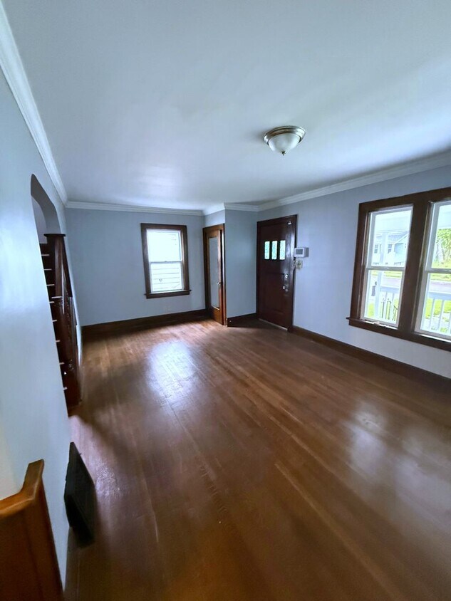 Primary Photo - 420 Grace Ave