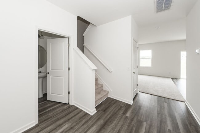 Building Photo - 543 Polaris Wy