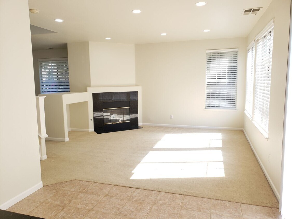 Primary Photo - WillowGlen: Beautiful 3 Bedroom 3 Bathroom...
