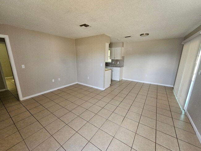 Building Photo - 4719 Manatee Dr