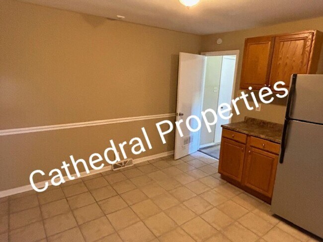 Building Photo - Charming Single Family House
