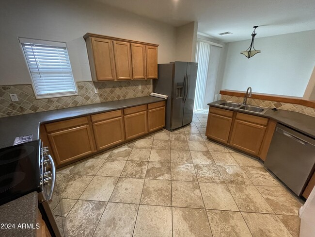 Building Photo - 40411 W Helen Ct