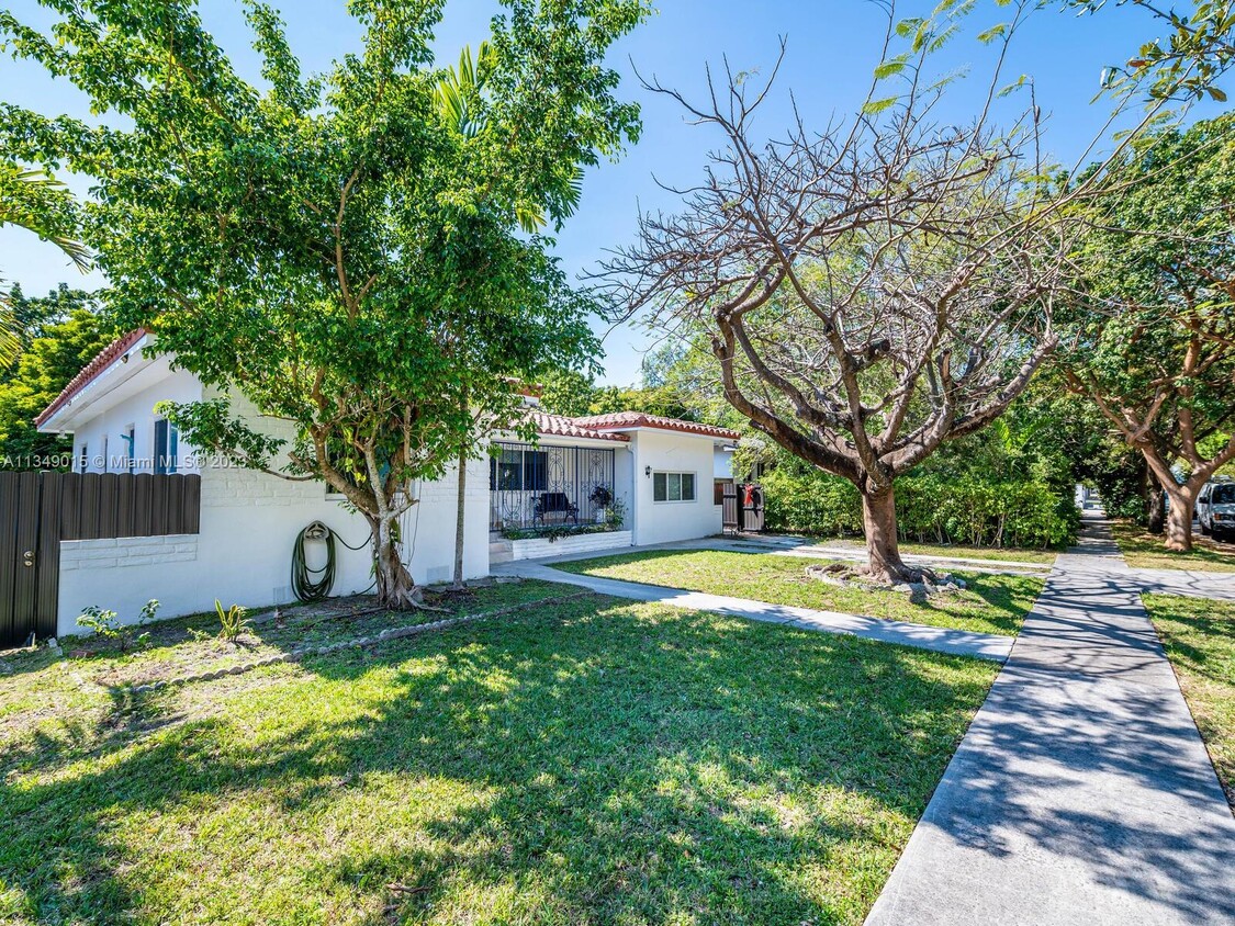 Foto principal - 330 SW 27th Rd