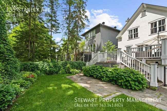 Photo du bâtiment - 135 Stanley Ave