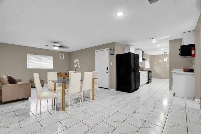 Building Photo - 1337 Conrad Sauer Dr