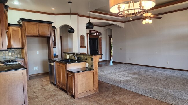 Building Photo - 3808 Kensington Dr