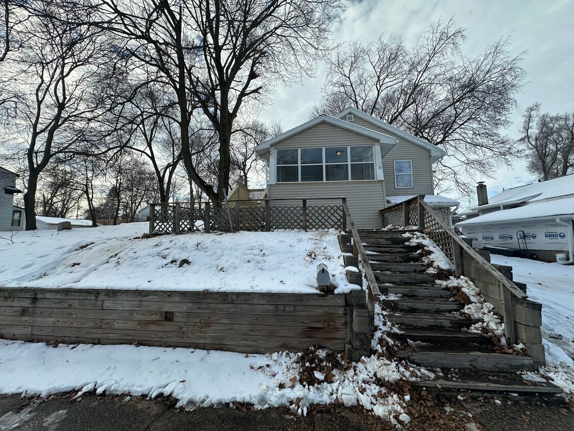 Foto principal - Three Bedroom Home in Battle Creek