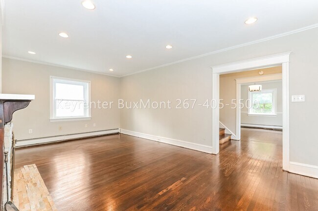 Foto del edificio - Spacious 3-bedroom, 1.5-bath single-family home in Elkins Park, with a flexible layout and classi...