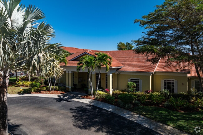Building Photo - Key Royal Villas