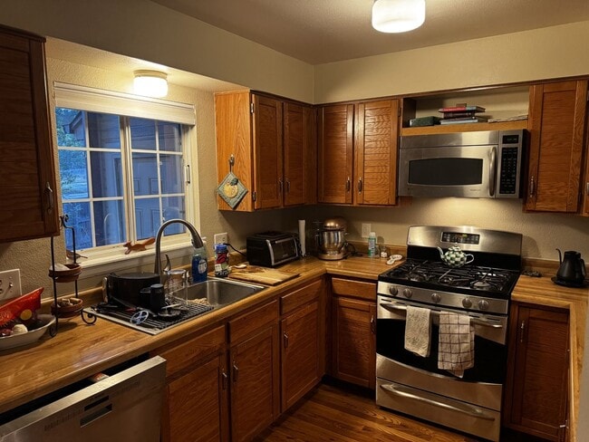 Building Photo - 380 Pheasant Run