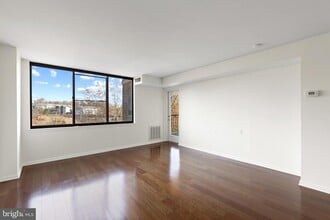 Building Photo - 10101 Grosvenor Pl