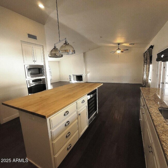 Foto del edificio - 8329 E San Simon Dr