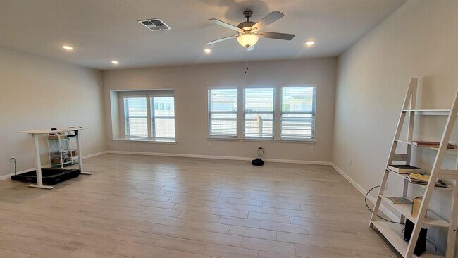 Building Photo - 363 Witchhazel Way