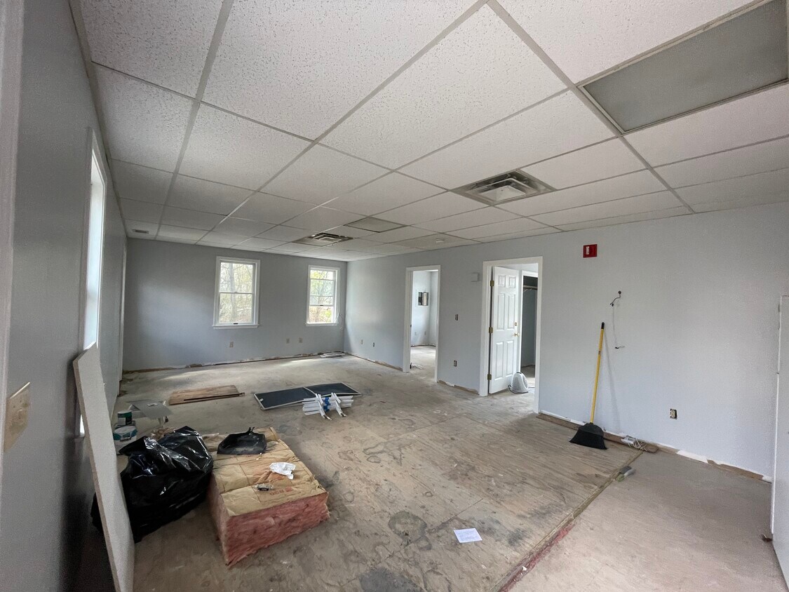 Living Area - 927 East St