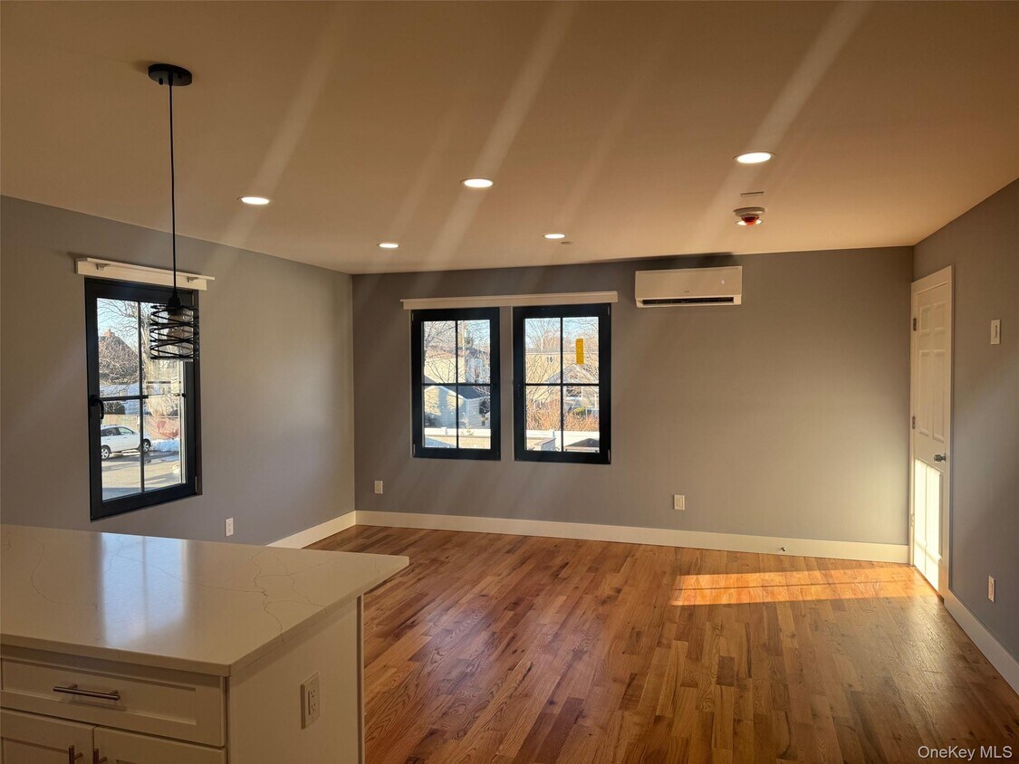 Foto del edificio - 1035 Montauk Hwy