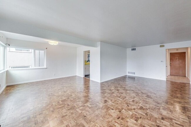Foto del edificio - 2208 Lakeshore Ave