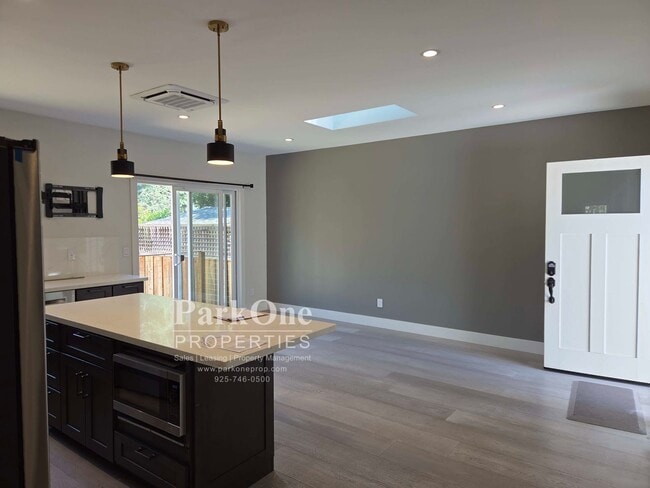 Building Photo - 1540 Westwood Ct
