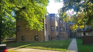 Building Photo - 10419 S Hale Ave