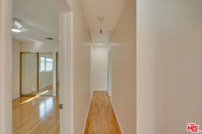 Building Photo - 431 W Acacia Ave