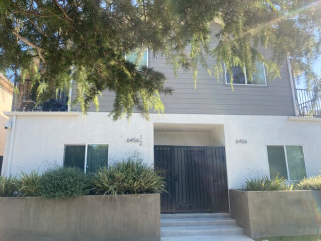 Building Photo - 6456 Balboa Blvd