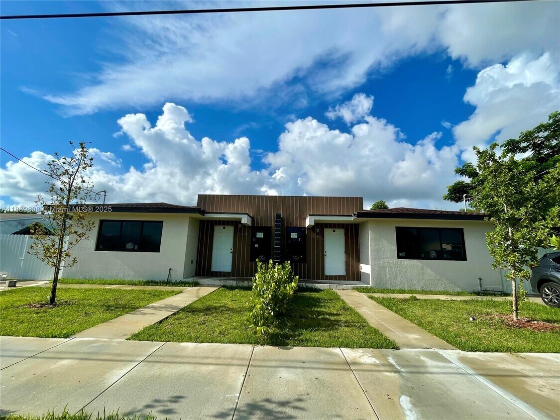 Foto principal - 11848 SW 213th St