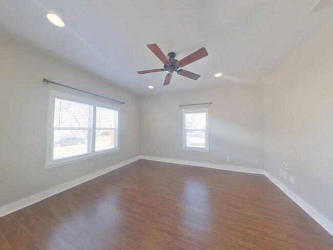 Foto del edificio - 402 N Kansas Ave