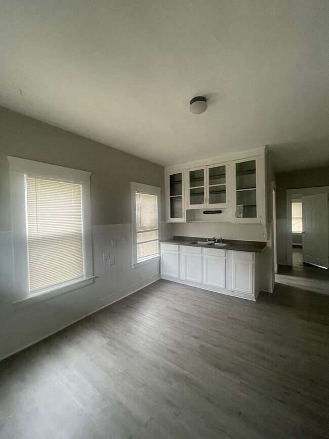 Building Photo - 15353 Yorick Ave