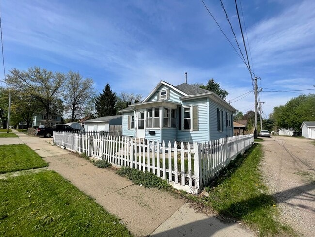 Building Photo - 2 bed, 2 bath home for rent in Waterloo