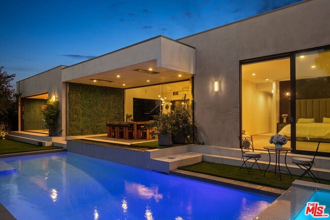 Foto del edificio - 1368 Beckwith Ave