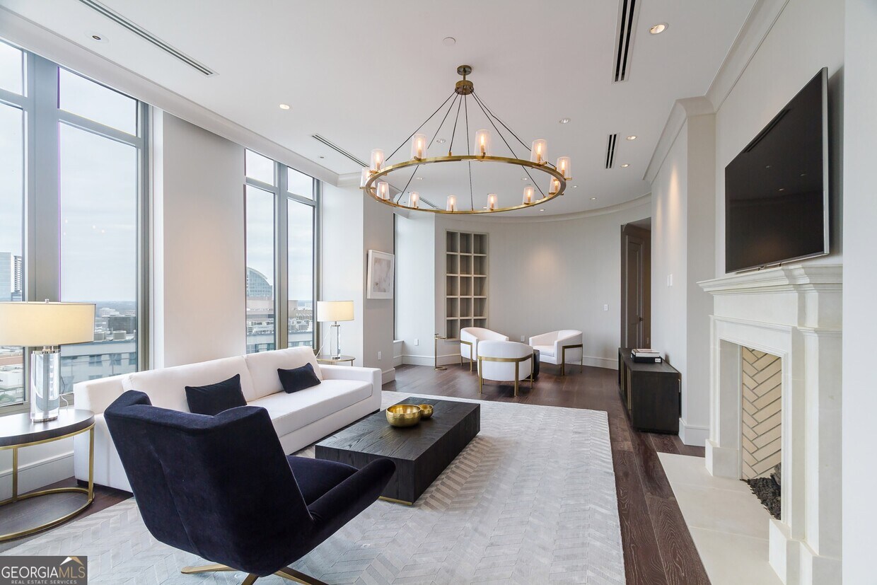 Foto principal - 3376 Peachtree Rd NE