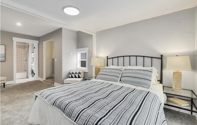 Mater Bedroom 02 - 44 NE Lombard St