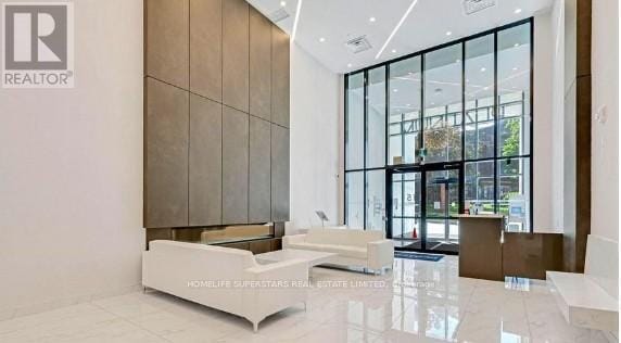 Building Photo - 15 Queen St S