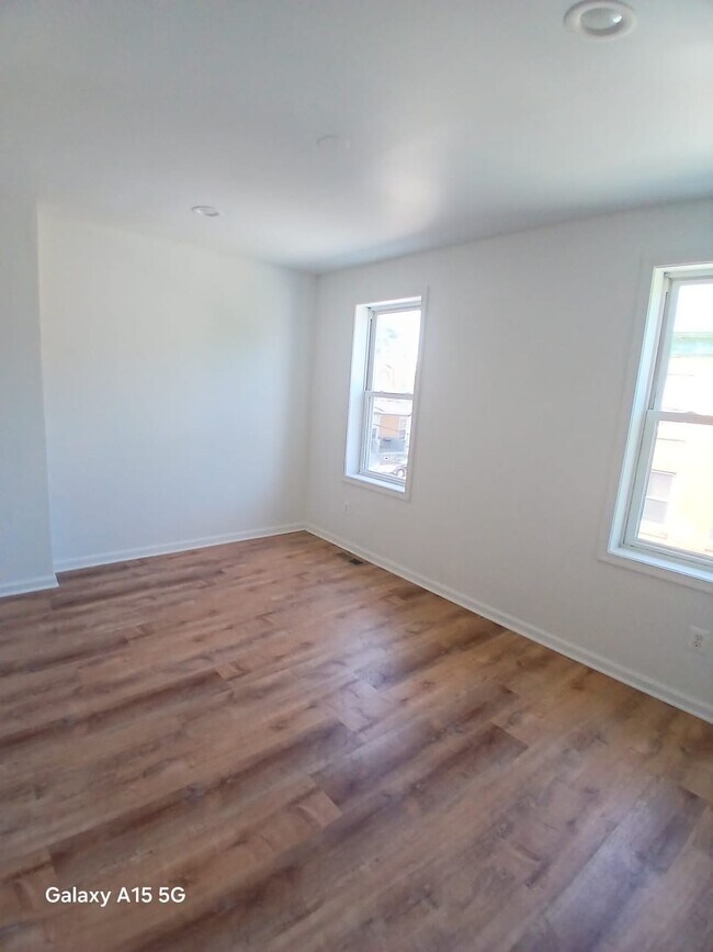 Foto del edificio - 50 Reger St