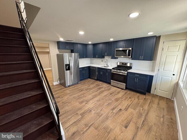 Building Photo - 3021 Elizabeth Ave