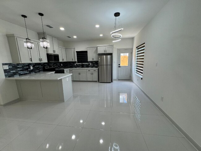Foto del edificio - 2421 Indian Creek Ave