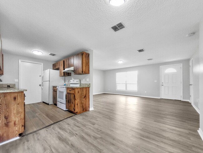 Building Photo - 1929 Logging Ln