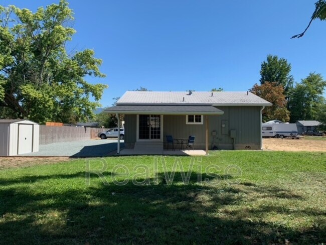 Foto del edificio - 926 1/2 SW Greenwood Ave